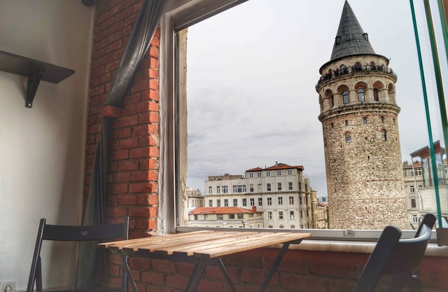 Historic Flat Right At The Heart Of Istanbul By Galata Tower