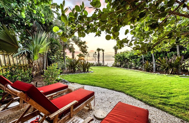 Historic Gulf-Front Charm, Gulf Views, House Suite + Direct Beach Access on Siesta Key
