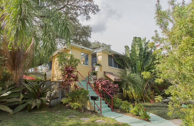 Historic Hyde Park with Private Courtyard
