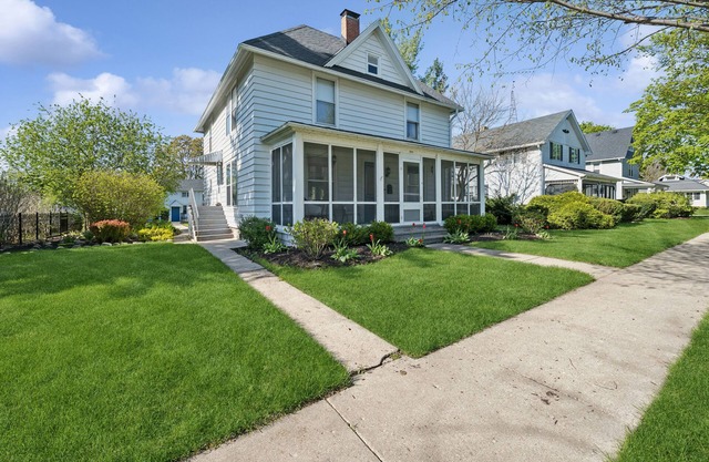 Historic Lake Geneva Home | Walk to Beach & Downtown | Sleeps 16 + Pet Friendly