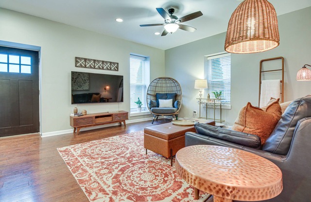 Historic Loveland Apt: Walk to Little Miami River!