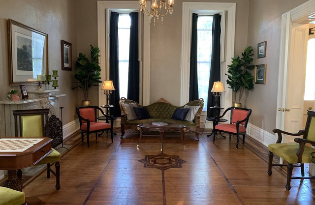 Historic Mansion, Minutes from Downtown