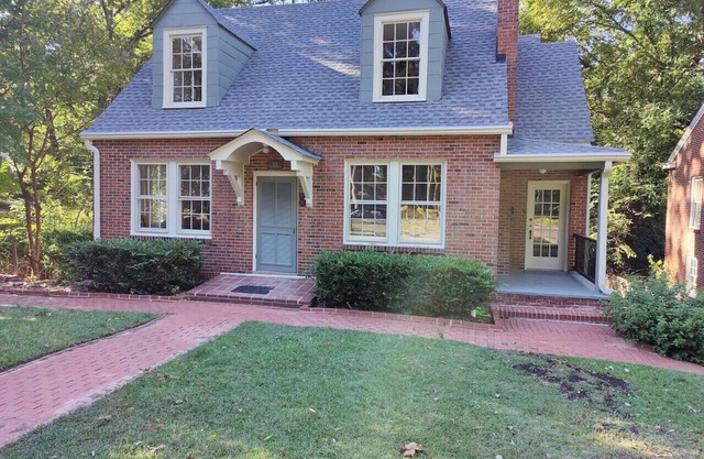 Historic Mayor`s Manor | 2 King Bds Fenced Yard