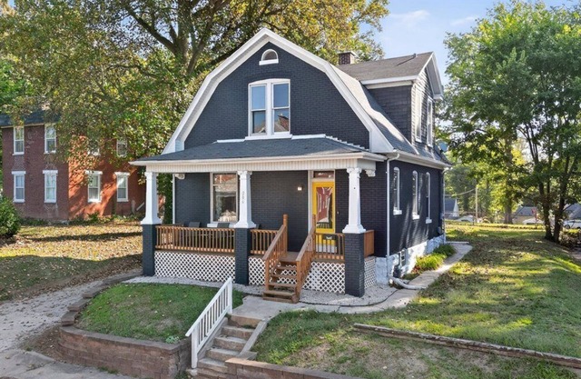 Historic Pet Friendly Home—Fast WiFi—King Beds