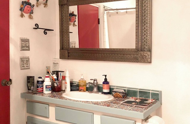 Historic, quaint 1-bedroom casita with WiFi