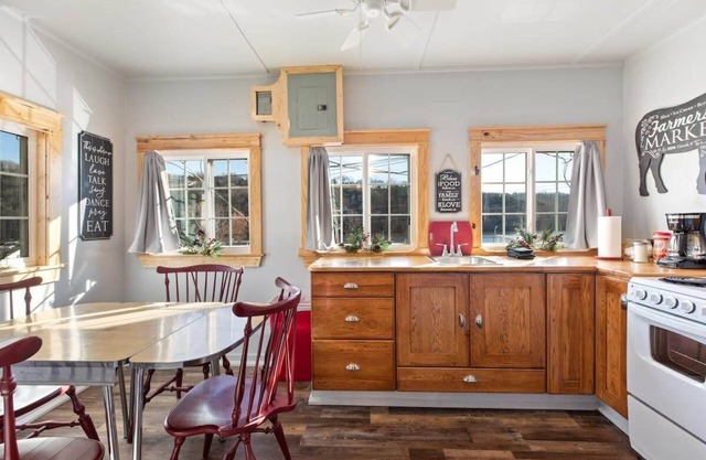 Historic Rockaway Beach Cottage 8