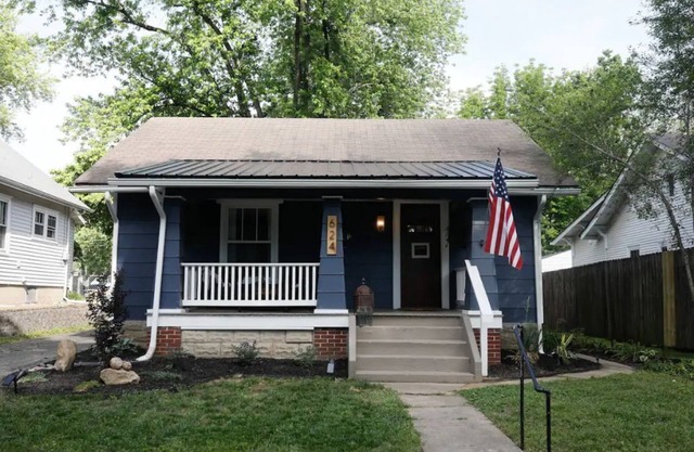 Historic*Unique*Downtown*Quiet*Bright*Cheerful*Getaway
