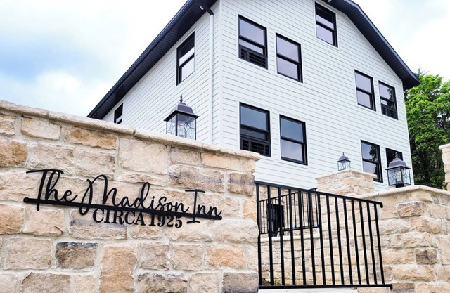 Historic woodside view suite 205, Historic woodside view suite 205