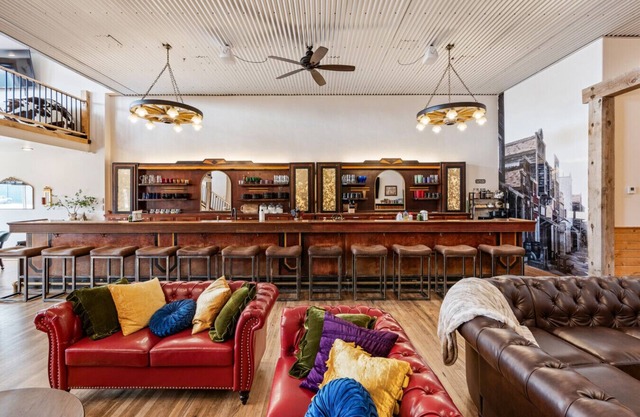 Historic Yellowstone Saloon | Sleeps 25 + Hot Tub