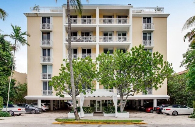 Historical 2bd/2ba in Palm Beach Island | Best Location | Pool included