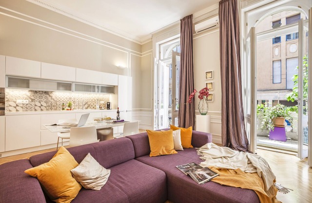 HISTORICAL BUILDING , DOWN TOWN , PEDESTRIAN AREA, 2BR , 2BA A/C,WiFi , SMART TV