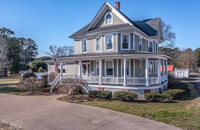 Historical Queen Anne on Main Street Reedville!