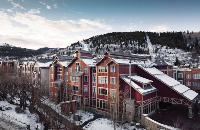 Hit the Slopes from a Premium Park City resort! King beds, indoor/outdoor pool!