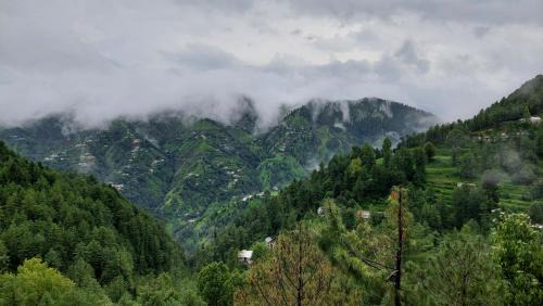 HK Heights - Sunset Valley Retreat