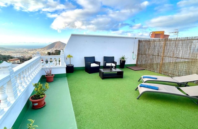 Hliday Home Vivienda Vacacional Casa Anthony with Sea View, Terrace & Wi-Fi