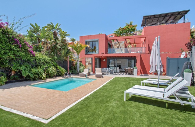 Holiday Villa 'Alexandria's Retreat' with Sea Views, Wi-Fi and Air Conditioning