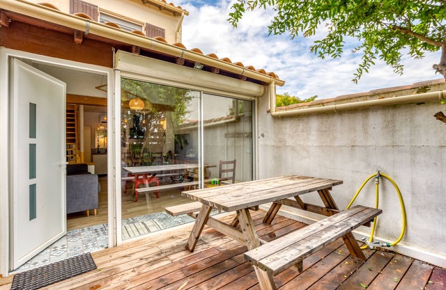 Holiday Home 'Maison Climatise, Terrasse' with Private Terrace, Wi-Fi and Air Conditioning