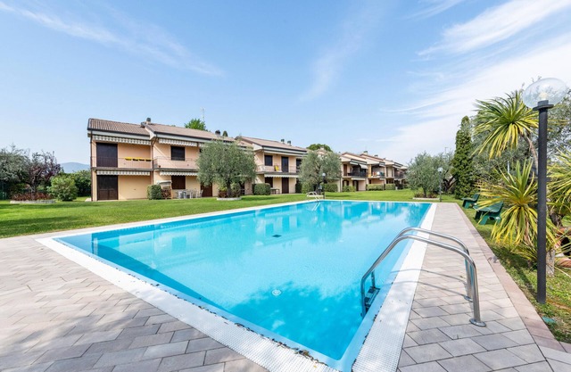 Holiday Apartment "Colibri" with Shared Pool