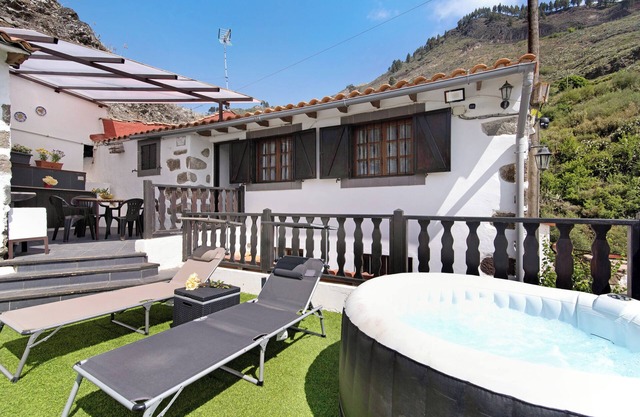 Holiday Accommodation "Casa Abuelo Paco" in the middle of nature