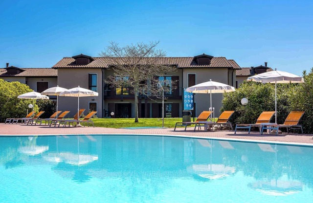 Holiday apartment with outdoor pool and children's entertainment in a great residence