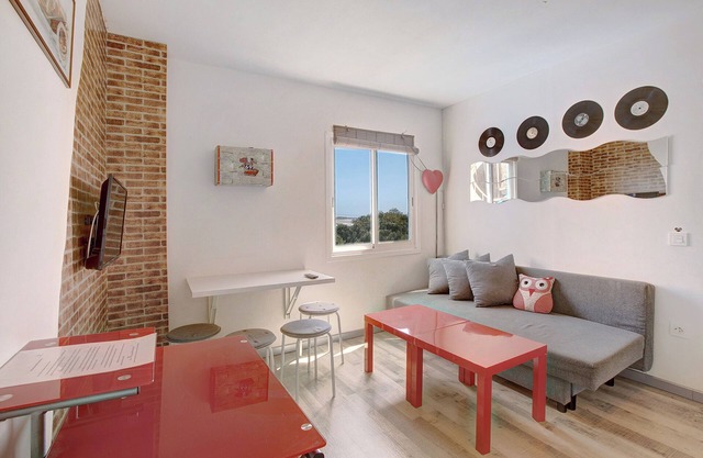 Holiday Apartment "Hacienda La Extremeña Rock" with Sea View, Shared Terrace & Wi-Fi