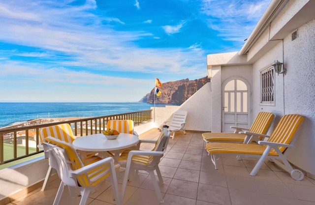 Holiday Apartment "Los Gigantes Sea View" near Beach with Shared Pool & Wi-Fi
