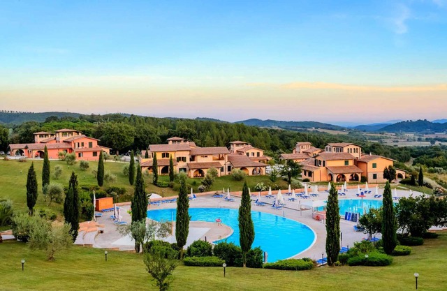 Holiday apartment with panoramic pool and sun loungers