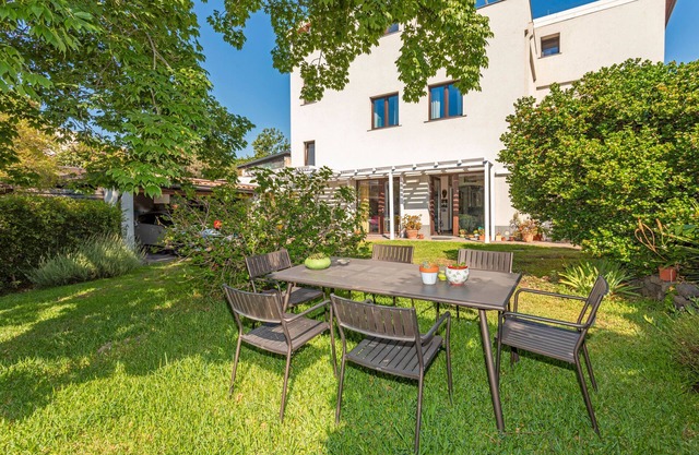 Holiday Apartment 'A Casa Nostra' with Terrace, Shared Garden & Wi-Fi