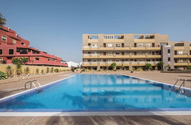 Holiday Apartment "Apartamento en el Medano" near the Beach with Wi-Fi & Shared pool