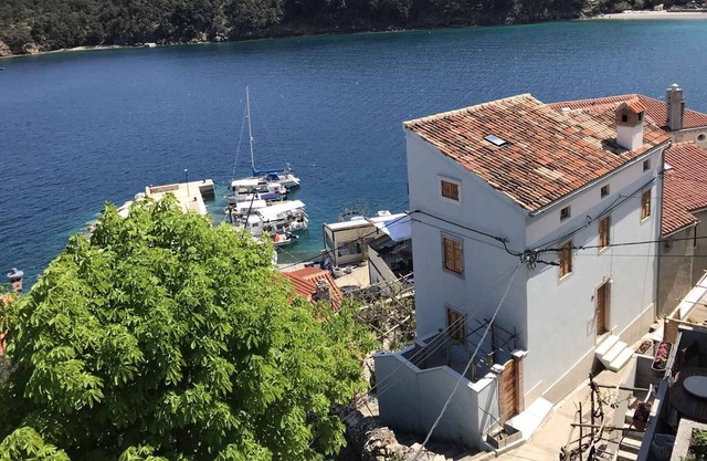 Holiday apartment Apartment Valun T4