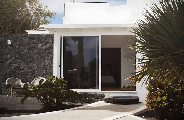 Holiday Apartment 'Suite Arte y Dragos' with Mountain View, Shared Terrace and Wi-Fi