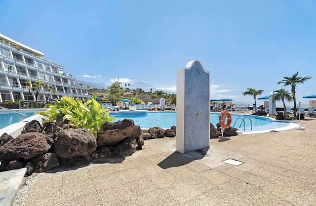 Holiday Apartment "La Quinta" with Sea View, Shared Pool & Wi-Fi