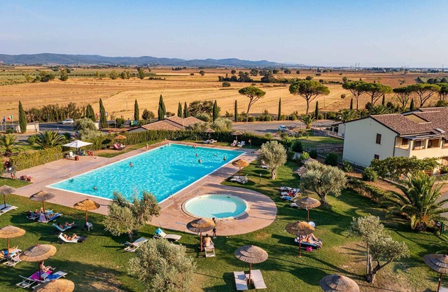 Holiday apartment in a residence with pool and green area