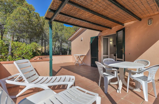 Holiday Apartment 'La Spiga' with Terrace, Shared Garden and Wi-Fi