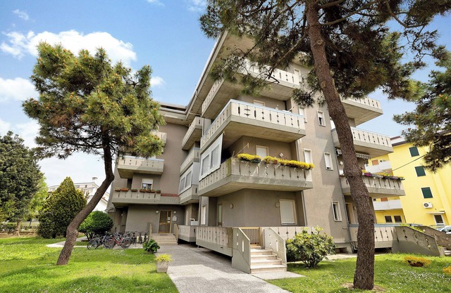 Holiday Apartment "Mansarda Di Ponente" near Beach with Shared Garden & A/C