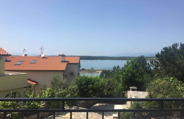 Holiday apartment near the beach with sea view