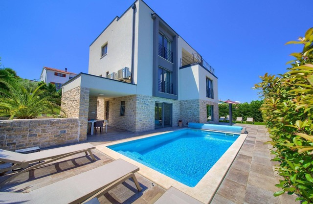 Holiday apartment Njivice for 1 - 4 persons with 1 bedroom - Holiday apartment