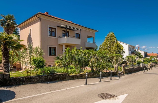 Holiday apartment Njivice for 1 - 6 persons with 3 bedrooms - Holiday apartment