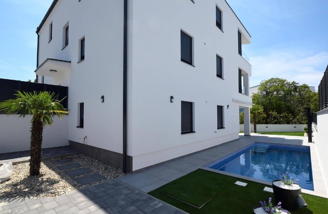 Holiday apartment Njivice for 1 - 4 persons with 2 bedrooms - Holiday apartment