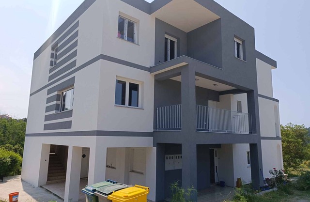 Holiday apartment with air conditioning in quiet surroundings