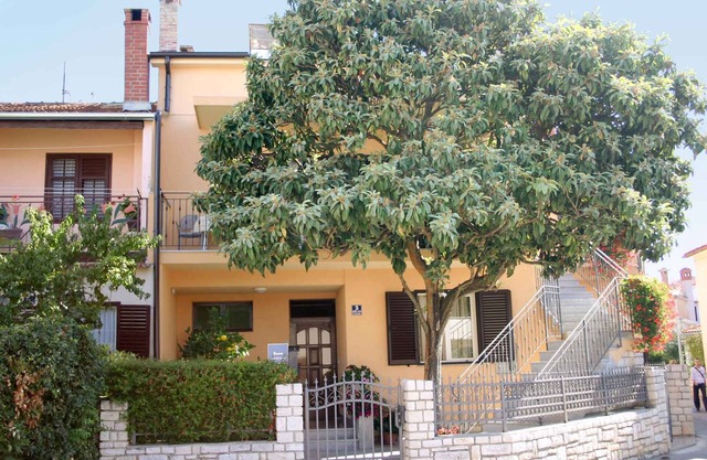 Holiday apartment with balcony and air conditioning