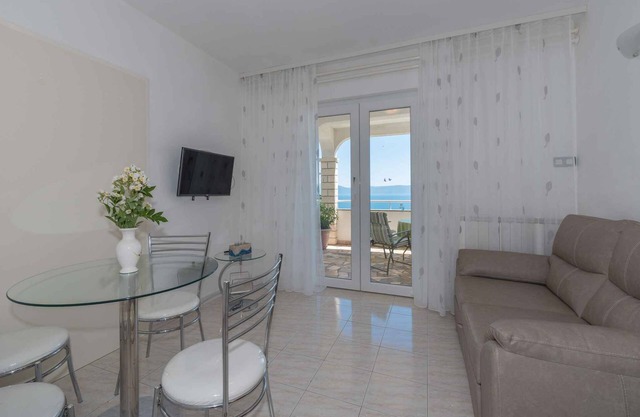 Holiday apartment with sea view and barbecue facilities