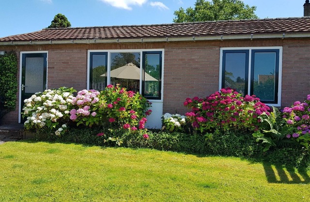 Holiday bungalow Dreef 21 detached with spacious garden near the sea
