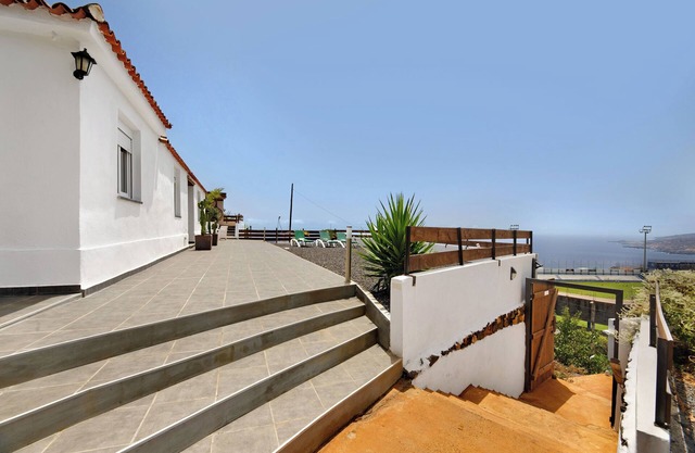 Holiday Home 'Nando' with Sea View, Private Terrace and Wi-Fi