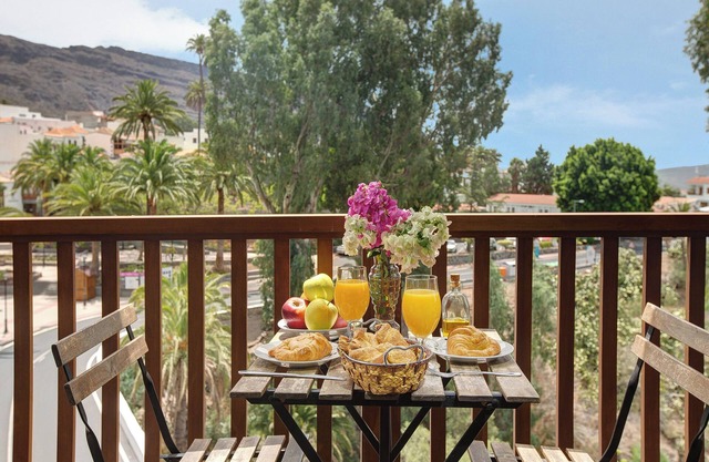 Holiday Home 'Cottage Santa Lucía 1' with Terrace, Shared Garden & Wi-Fi