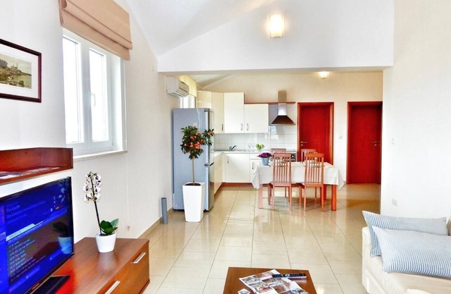 Holiday flat with a view of the water