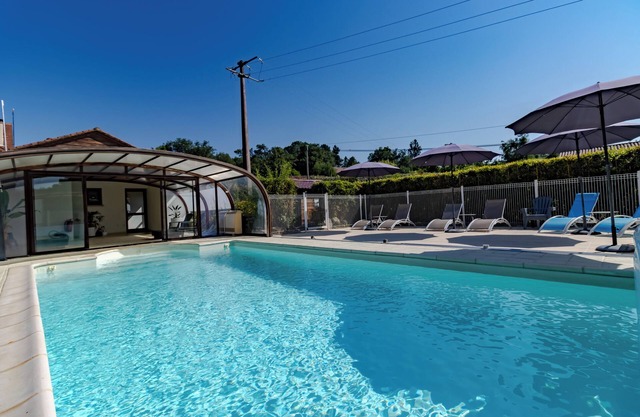 Holiday Home 'Liz' with Shared Pool, Wi-Fi and Air Conditioning