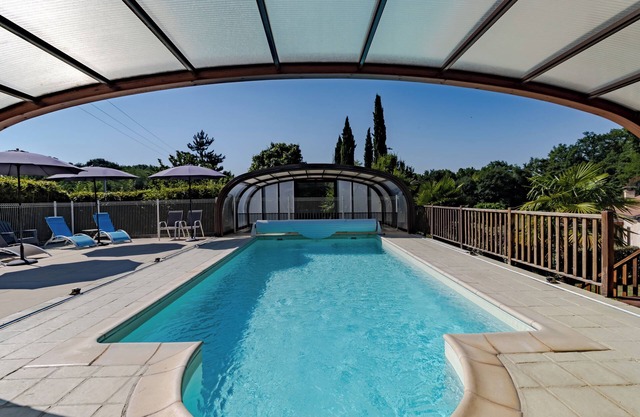 Holiday Home 'Maison Iris' with Shared Pool, Wi-Fi and Air Conditioning