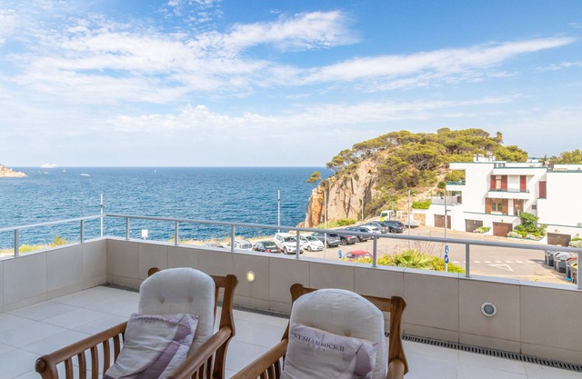 Holiday Home 'Casa Rosselló' with Sea View, Private Terrace and Wi-Fi