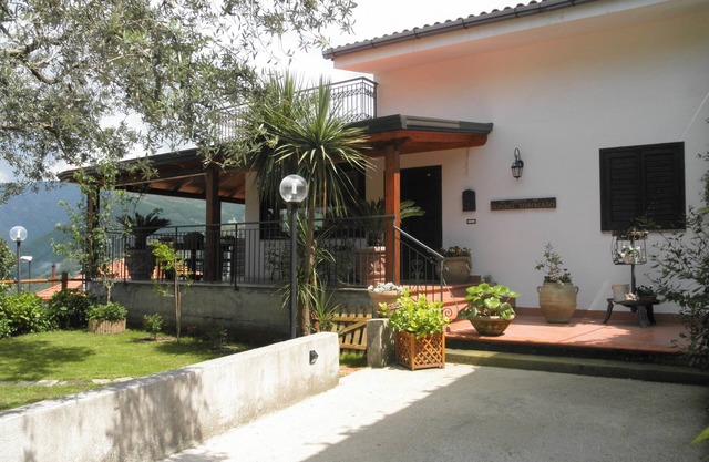 holiday home a few km from the Sorrento peninsula with garden and parking space